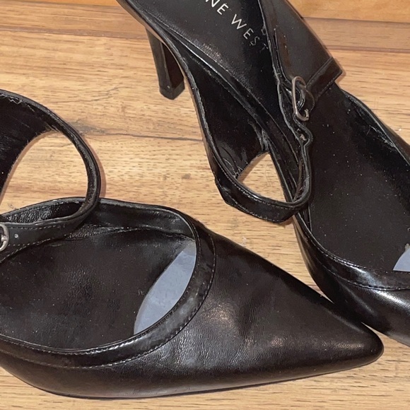 Black Nine West black leather heels - Picture 3 of 5